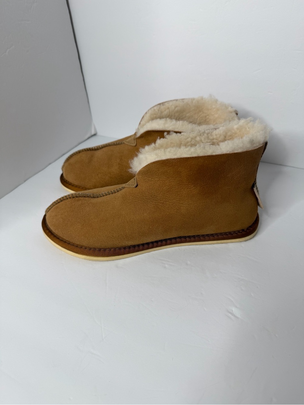Celtic & Co Shearling Bootee sheepskin Slippers Size US 9 - MRSP $160 - Picture 2 of 11